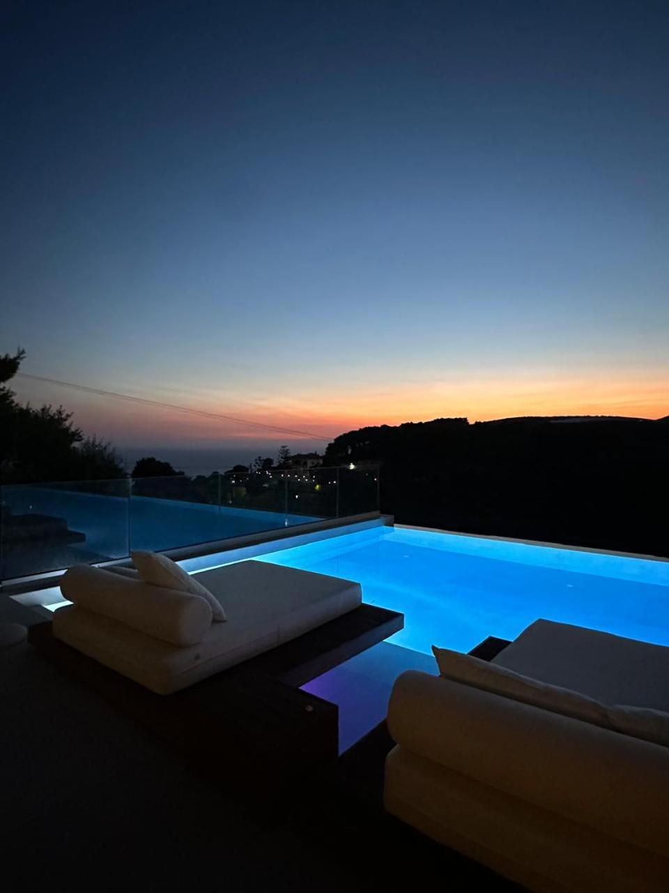 Myzith Luxury Suites Kerí Kültér fotó