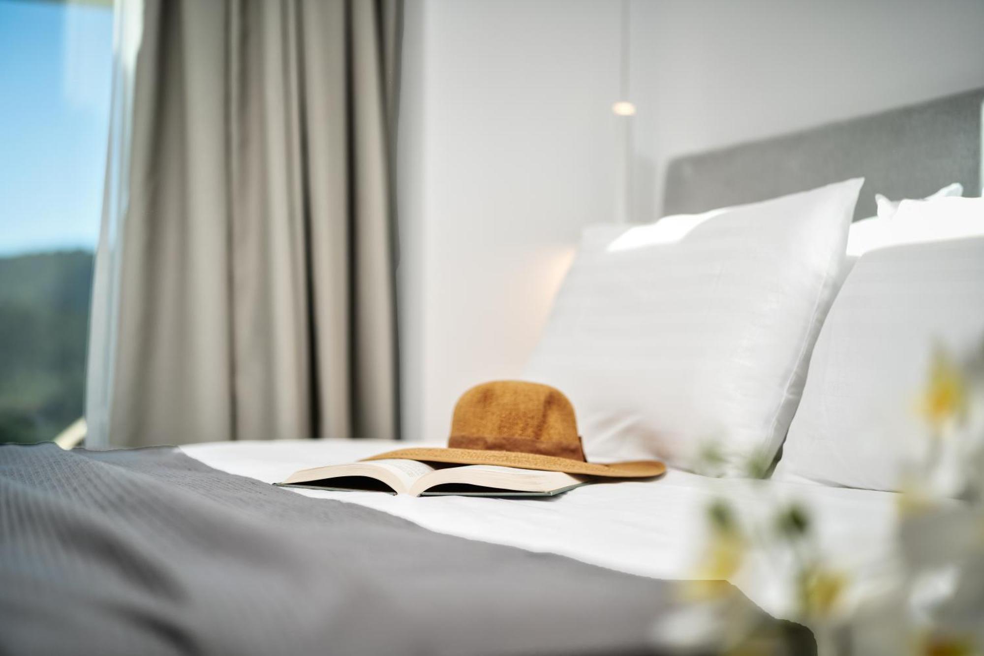 Myzith Luxury Suites Kerí Szoba fotó