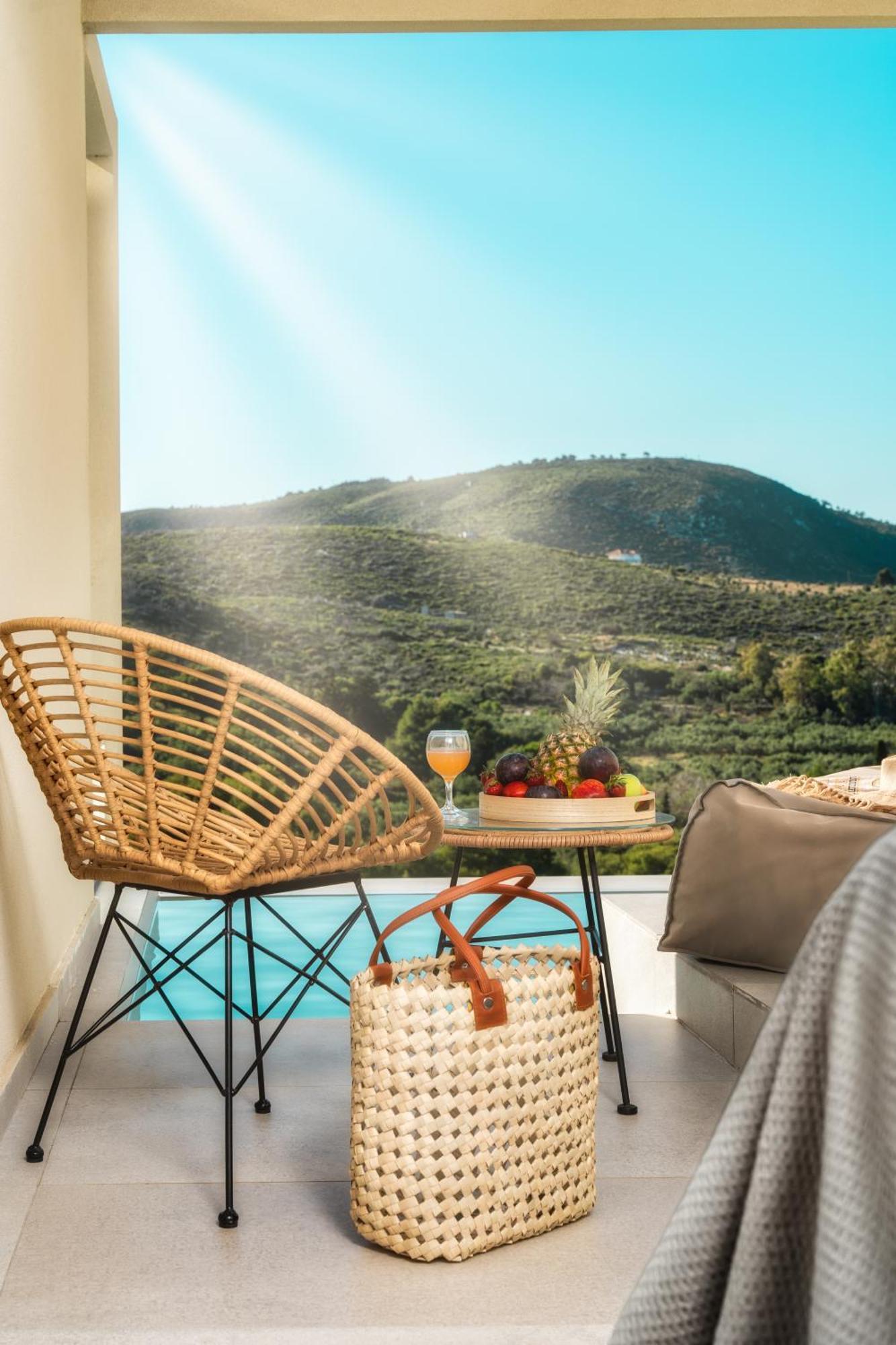 Myzith Luxury Suites Kerí Szoba fotó